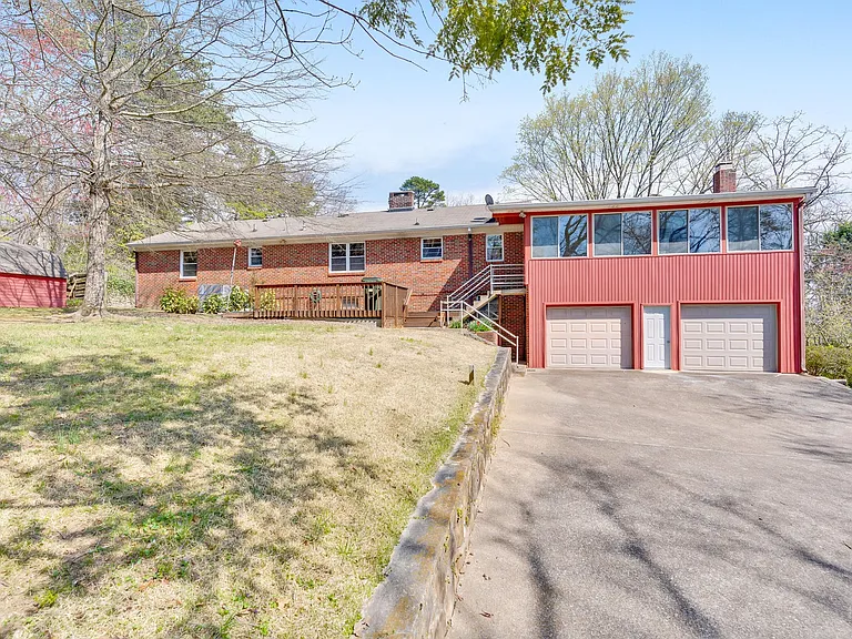 1109 James Blvd — Photo 4