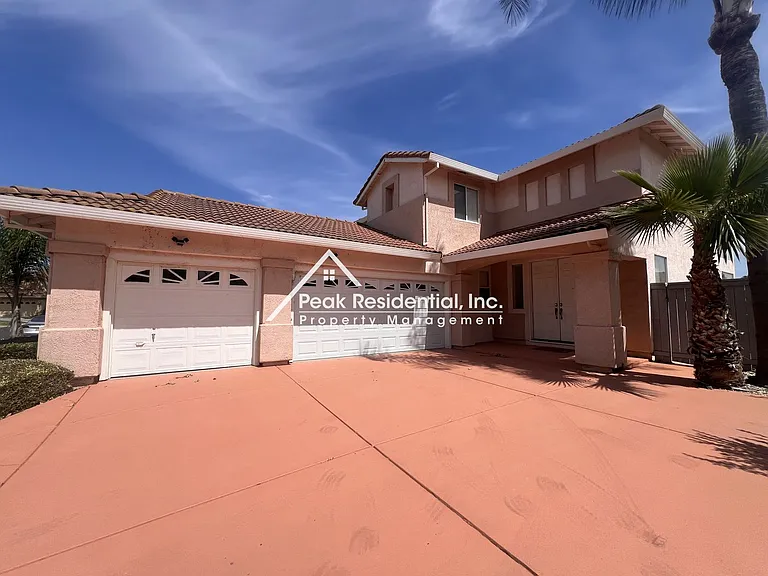 3333 E Island Ct — Photo 2