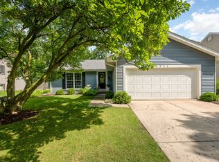 1341 Sunnybrook Dr, Naperville, IL 60540