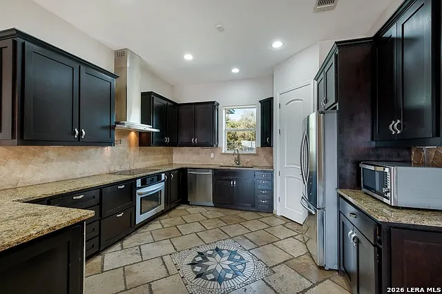 6710 Manor Hl — Photo 12