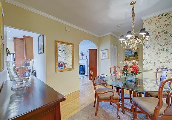 2nd image of 117 Park Ln S #C6a