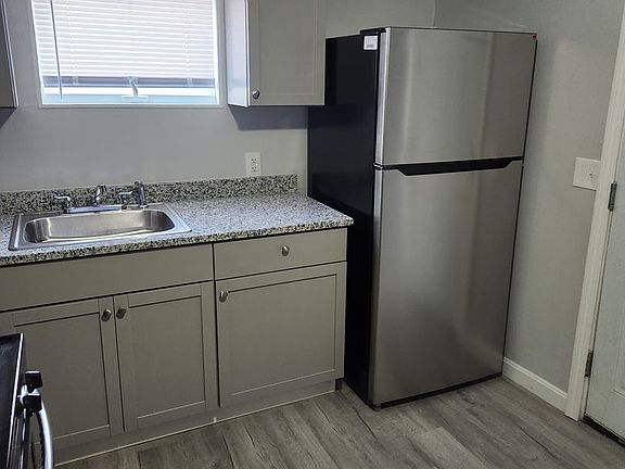 3rd image of 86-88 W Lawn Ave #5