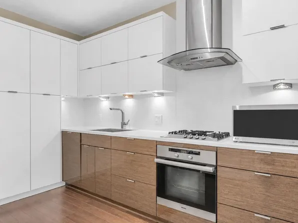 1777 W 7th Ave #216, Vancouver, BC V6J 0E5
