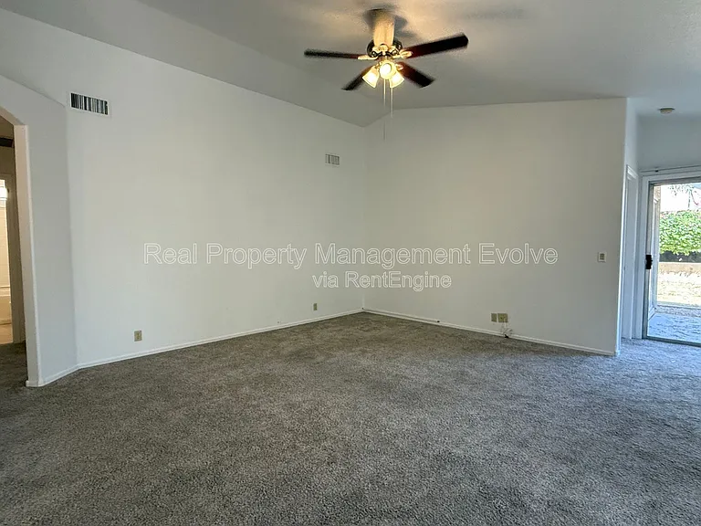 4260 E Rosemonte Dr — Photo 3