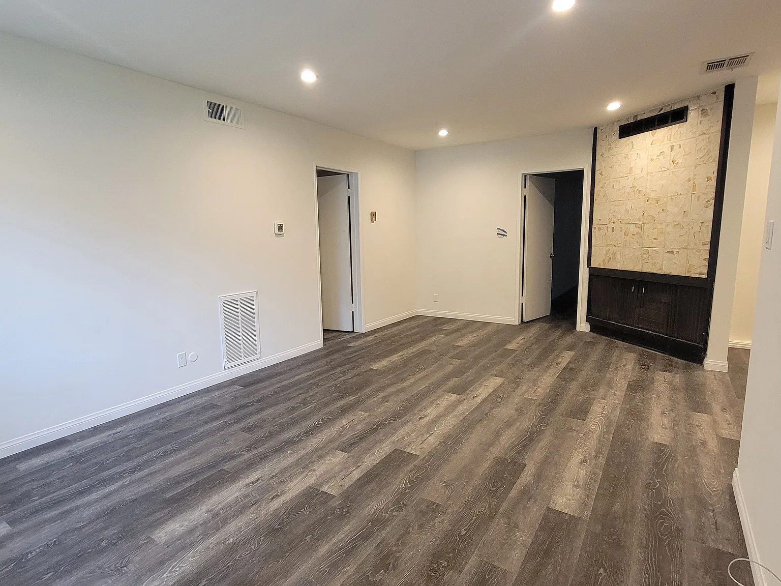 3 bed, 1100 sqft, $3,500 — Photo 3