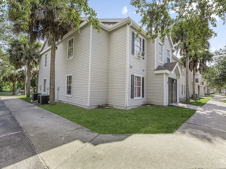 Mer Soleil Apartments — Photo 22