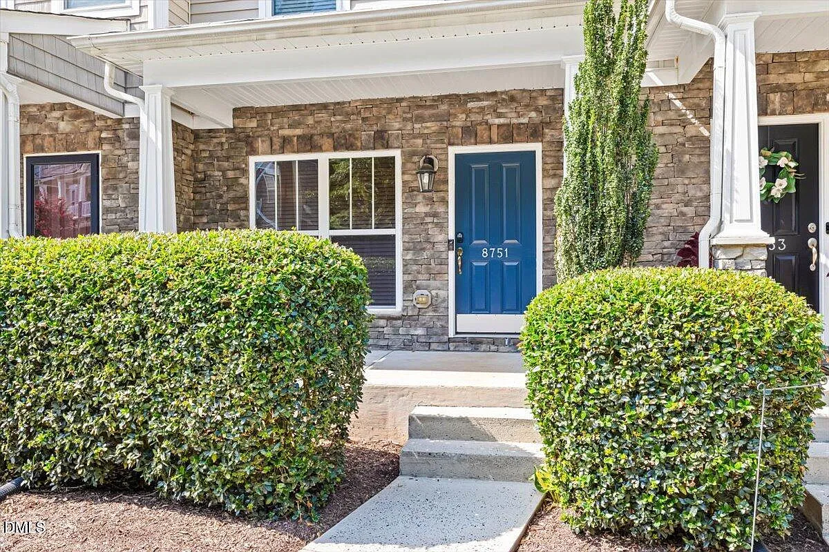 3 bed, 3.5 bath, $2,100 — Photo 3