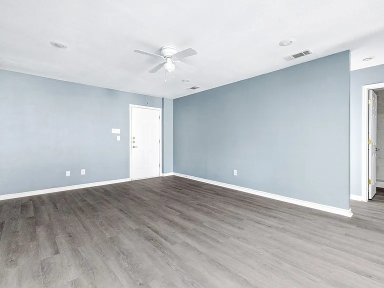 805 N Main St #104 — Photo 5