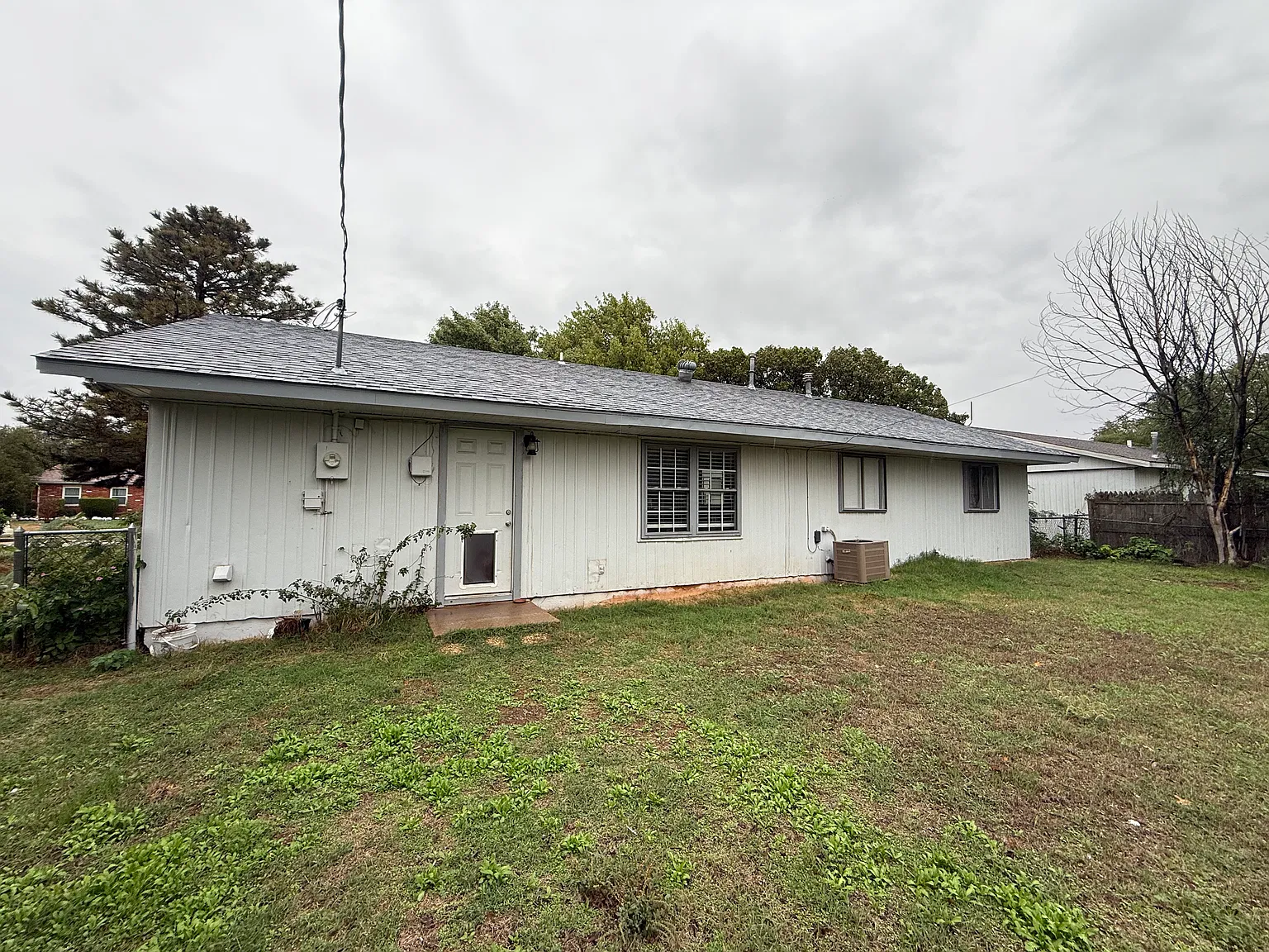 3 bed, 1.5 bath, 1066 sqft, $1,450 — Photo 3