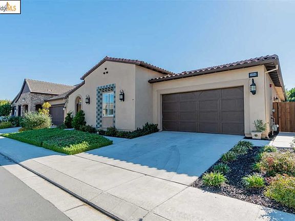 2nd image of 2096 Rioja Way