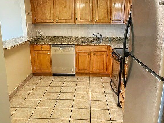 4th image of 32 Whites Ave #F6603