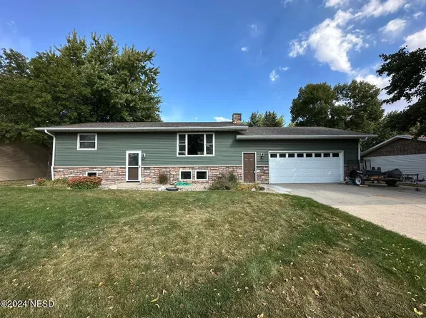418 11th St W, Clear Lake, SD 57226
