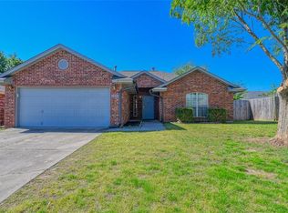 1324 Woodcreek Dr, Norman, OK 73071