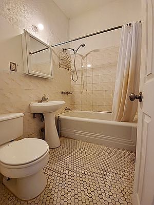 4th image of 262 Gates Ave APT 4F