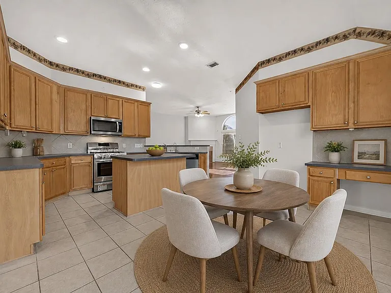 10802 Warner Hollow Ct — Photo 12