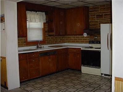 4th image of 4907 Forster Ave