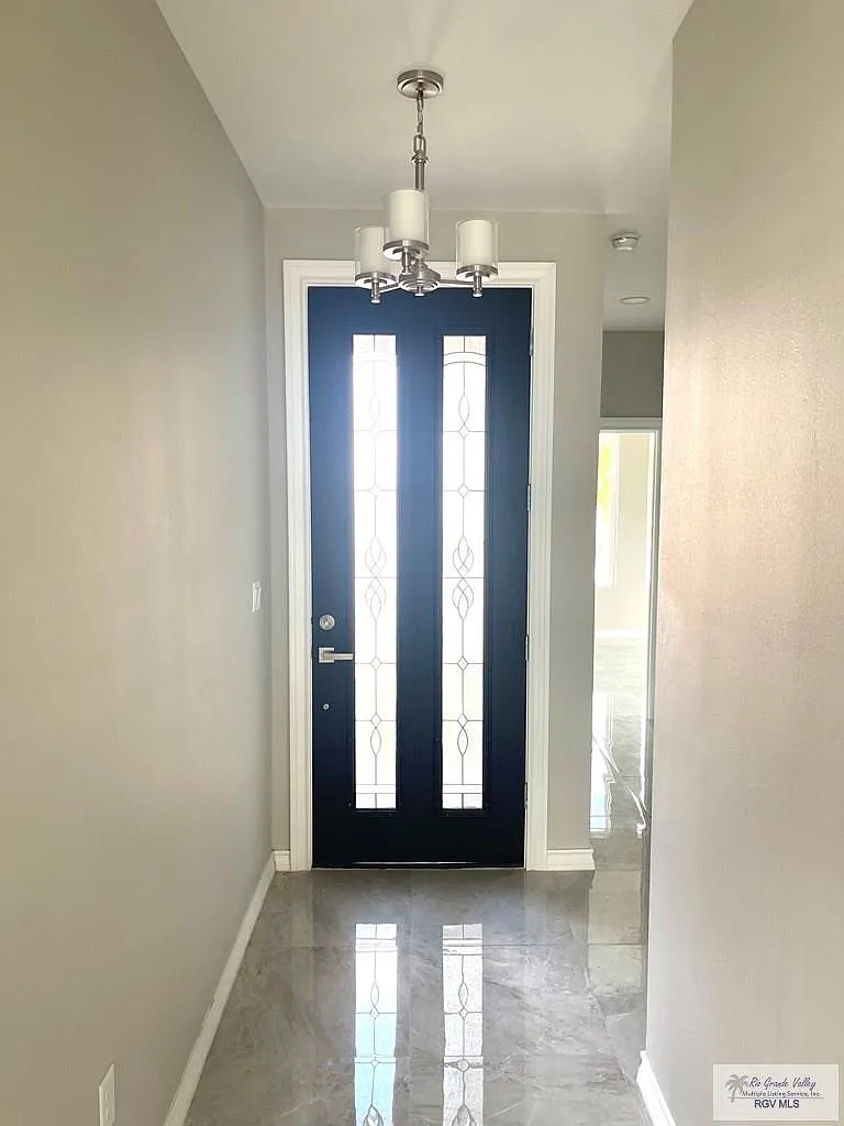 4 bed, 3.5 bath, 2167 sqft, $2,350 — Photo 2