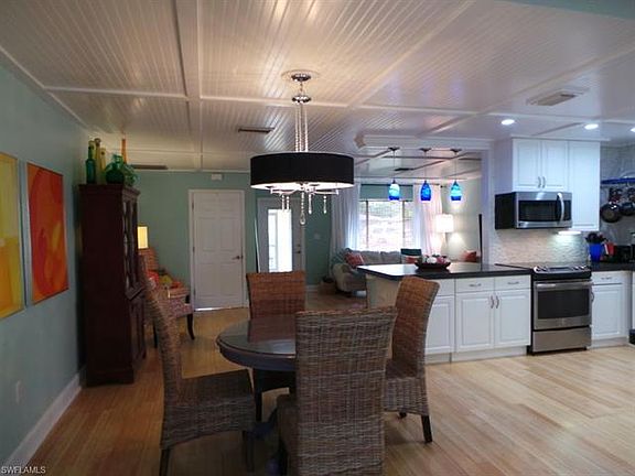 4th image of 2081 Coral Point Dr