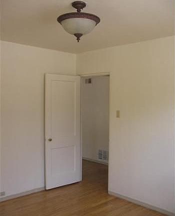 4th image of 5509 Alice Ave NE