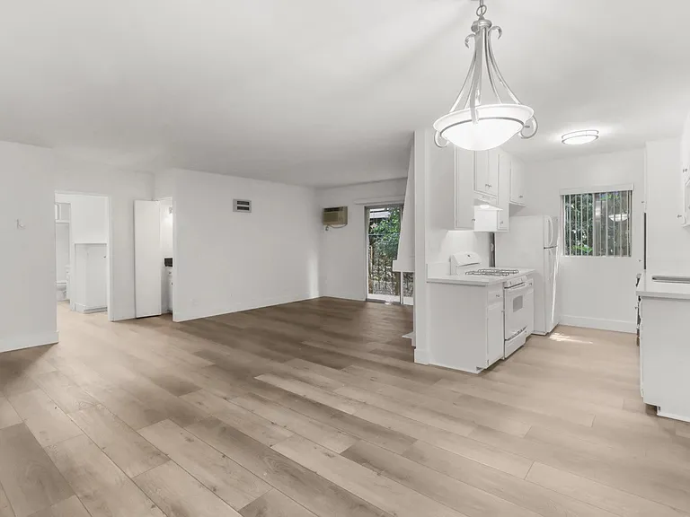 1419 S Bentley Ave #105 — Photo 7