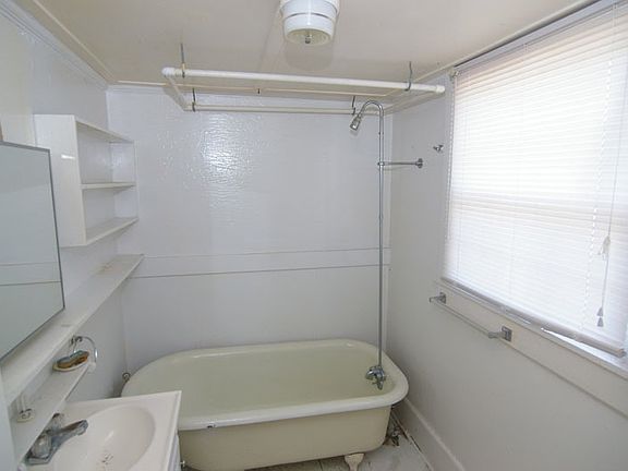 4th image of 2585 Mill St
