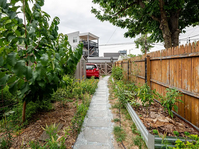235 17th St SE — Photo 24