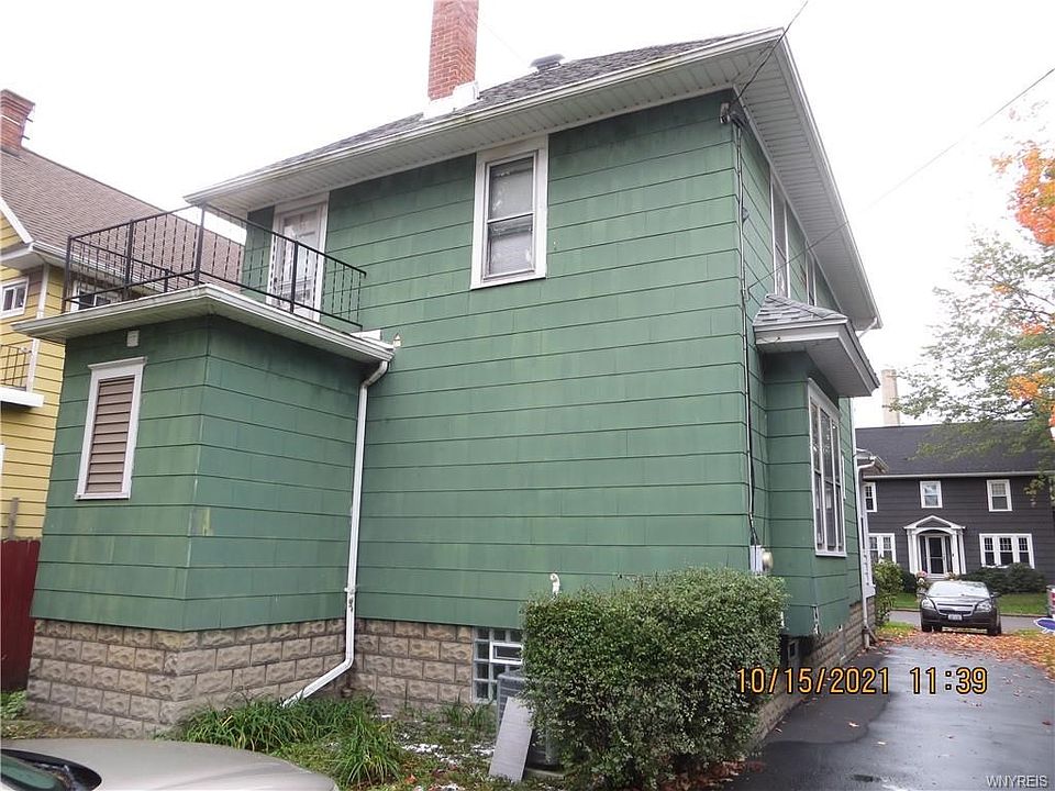 2nd image of 8 Elmwood Park N