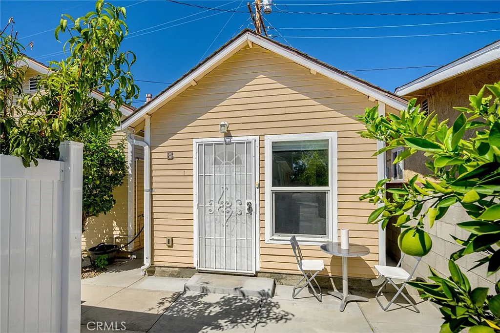 Studio, 400 sqft, $1,850 — Photo 1