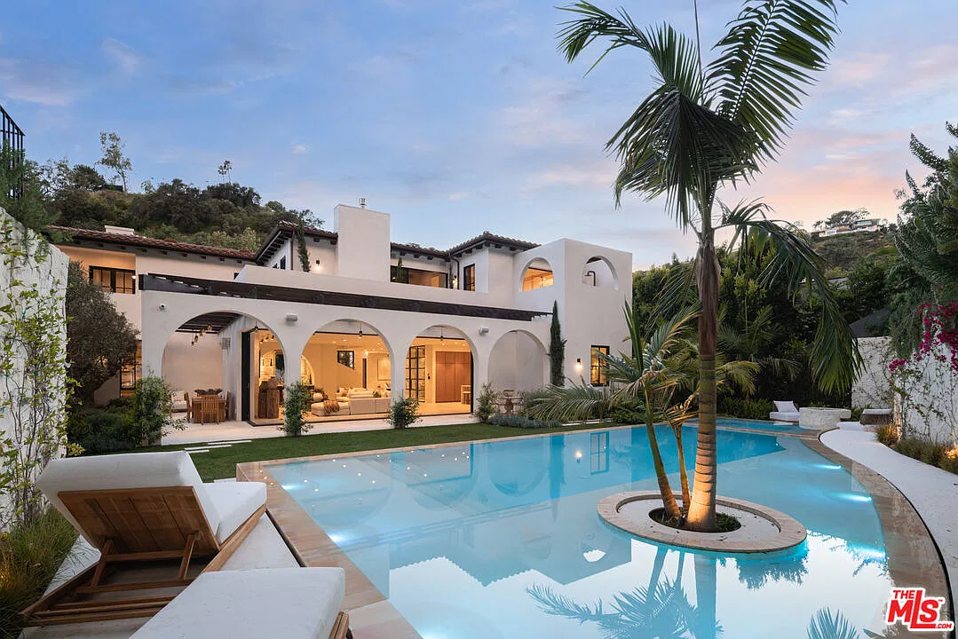 6 bed, 8.5 bath, 8800 sqft, $120,000 — Photo 1