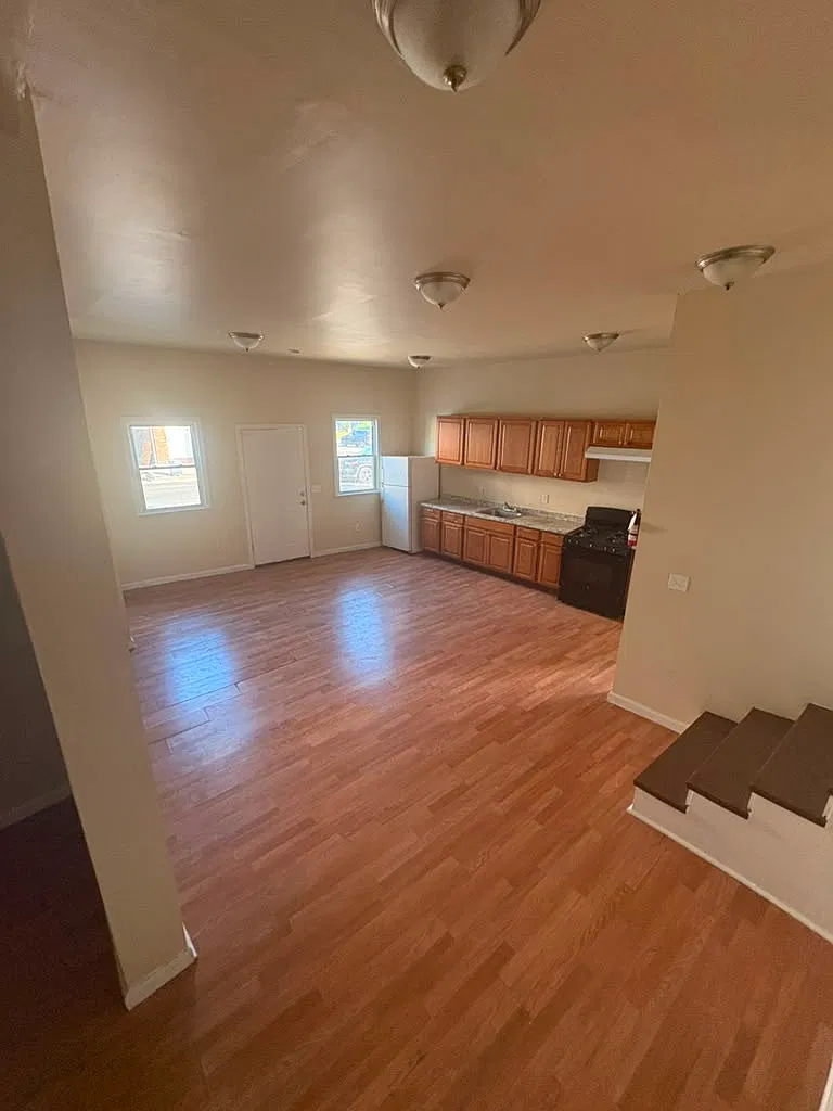 2 bed, 800 sqft, $1,800 — Photo 2