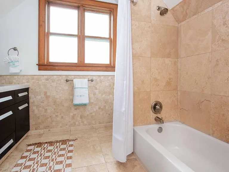 1515 Iverson St NE — Photo 3
