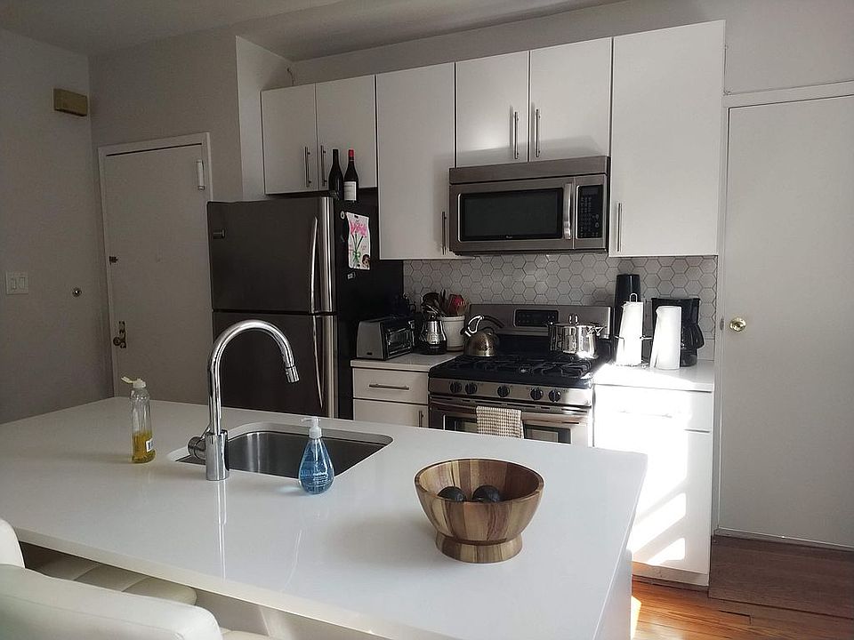 1st image of 194 President St APT 4