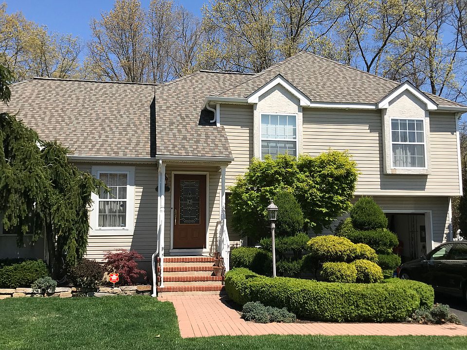 2nd image of 215 Dwight Pl