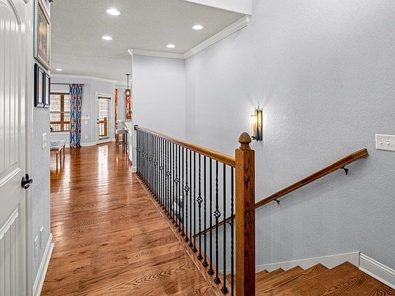 5th image of 6 Edgewater Ln