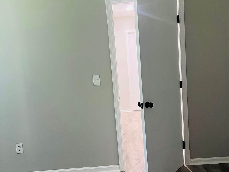 1st image of 2567 Bailey Dr #1