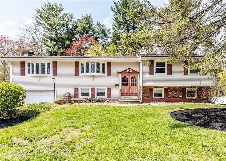 1st image of 24 Willowbrae Dr