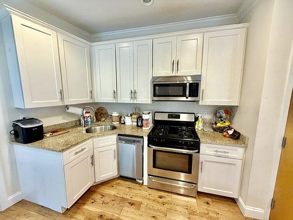3rd image of 22 Moon St APT 2
