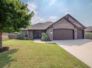2911 N 16th St, Rogers, AR 72756