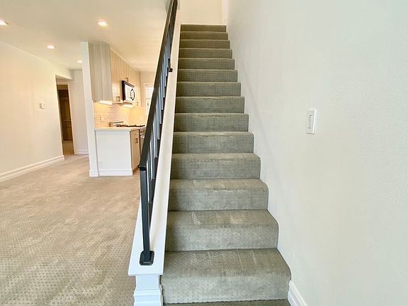 4th image of 5530 Owensmouth Ave APT 321