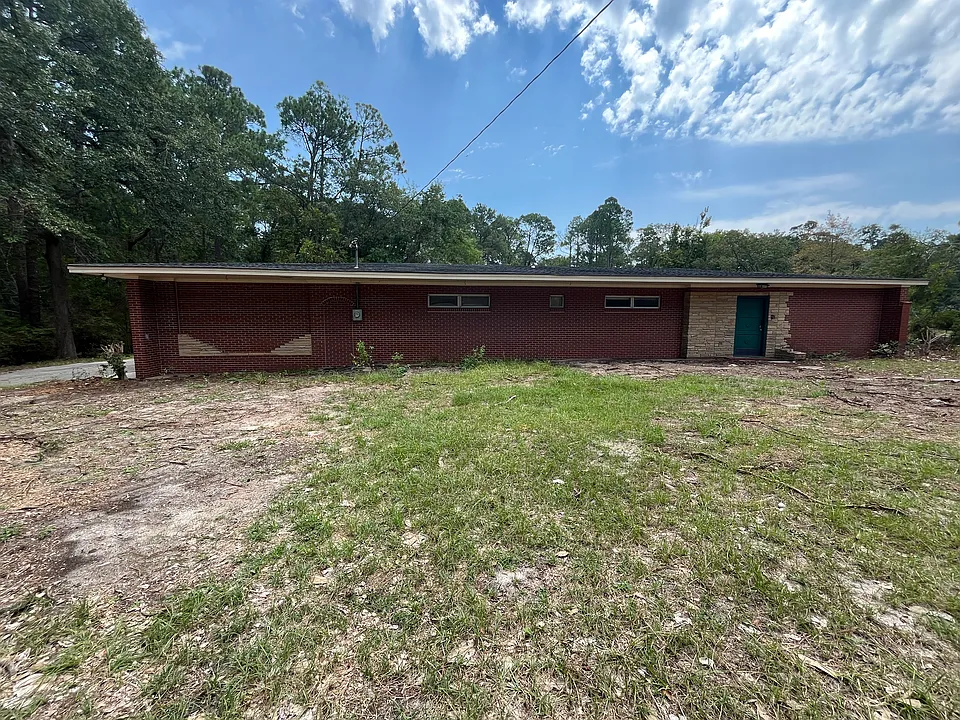 214 Circle Dr