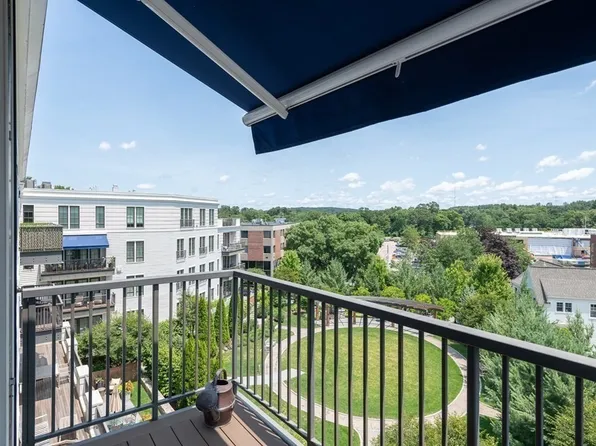 580 Washington St Unit 403, Wellesley, MA 02482
