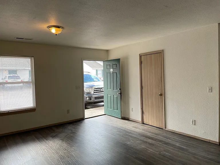 100 Josie Dr — Photo 3