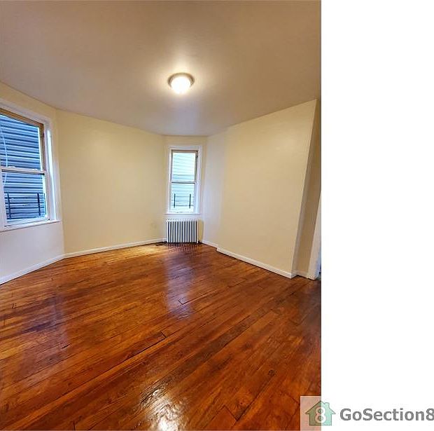 1st image of 13 Riverview Pl
