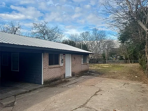 202 W North Loop Blvd #B Photo 1
