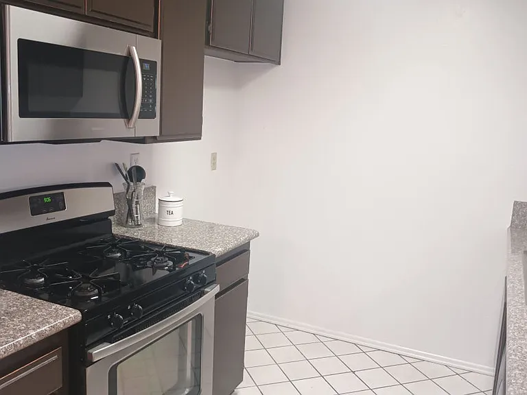 North Tower Apts — Photo 41