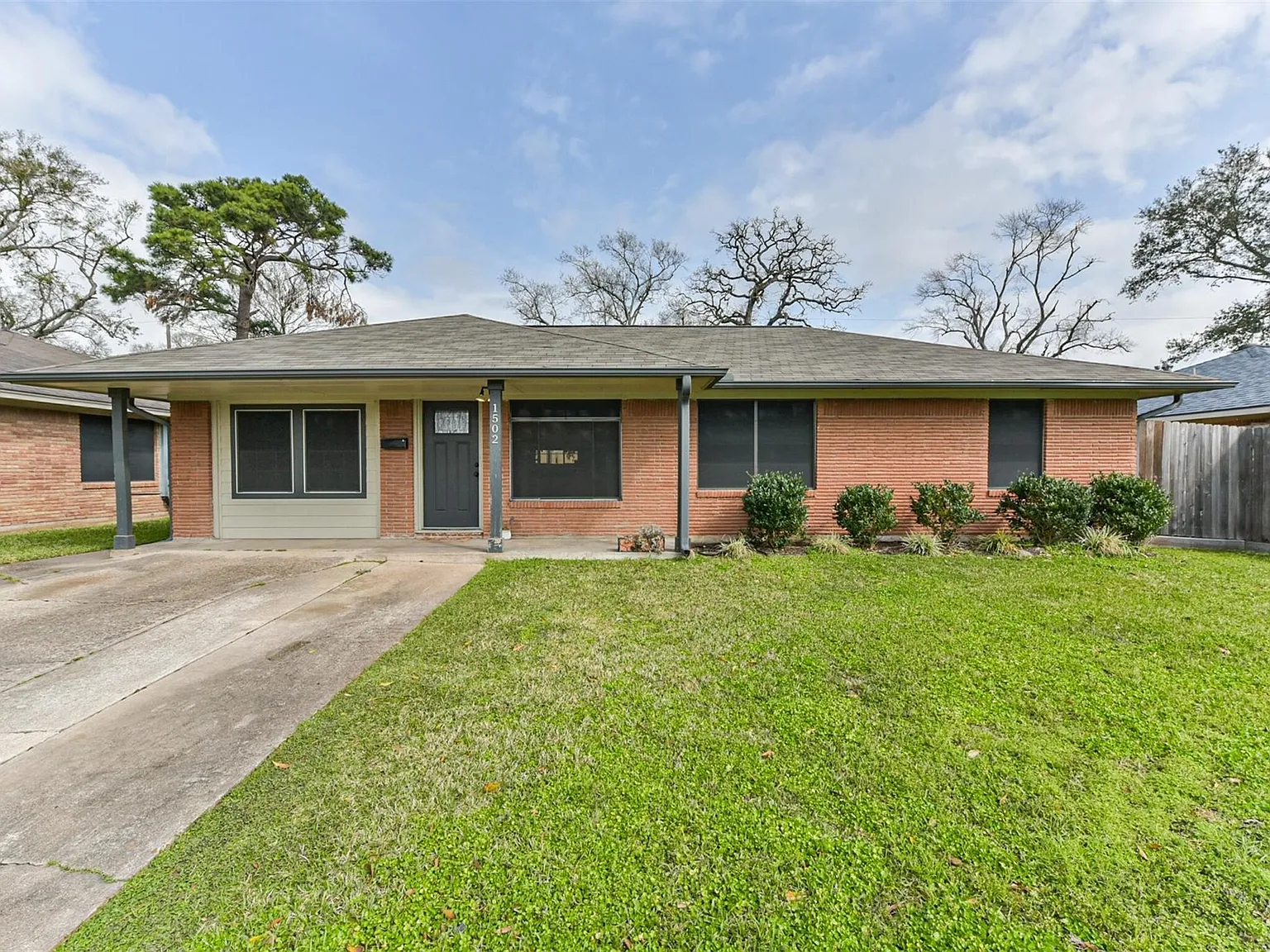 4 bed, 2.0 bath, 1350 sqft, $2,600 — Photo 2