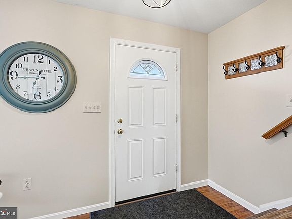 5th image of 824 Ridge Ave