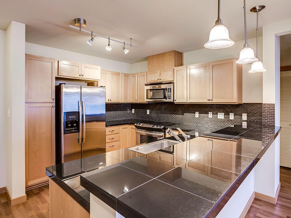 1st image of 11 W Crockett St APT 405