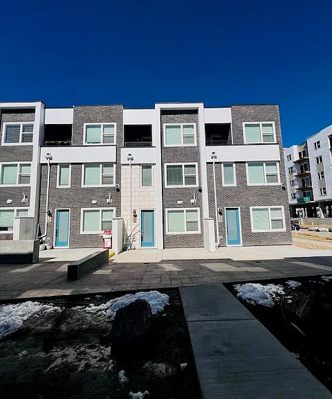 334 N Geneva St — Photo 13