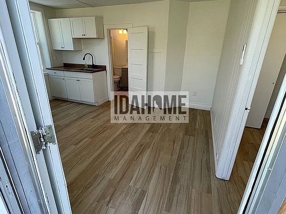 3rd image of 411-417 E Halliday St #33737C2F